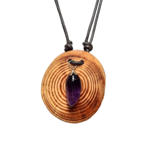 Amethist-hanger-op-hout